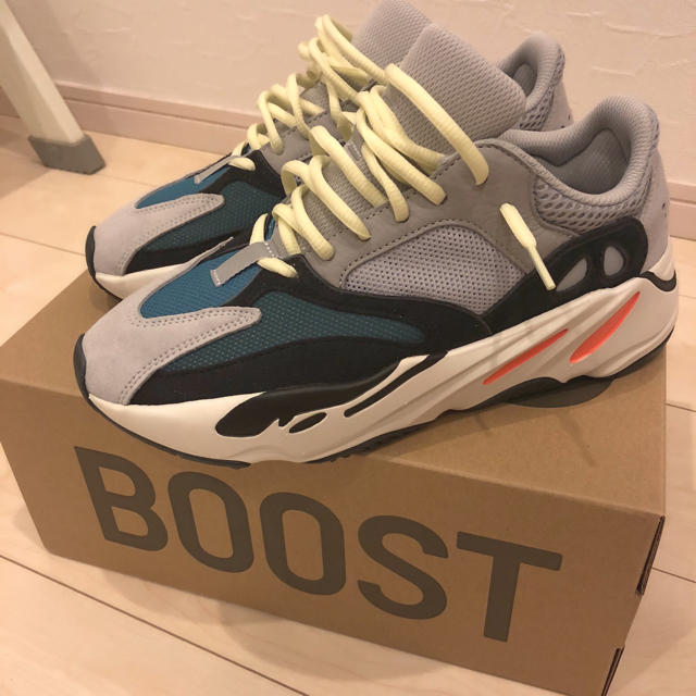 adidas(アディダス)のYEEZY 700 メンズの靴/シューズ(スニーカー)の商品写真