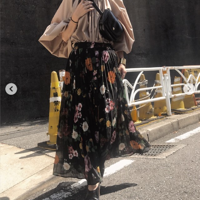 Ameri VINTAGE(アメリヴィンテージ)のAMERI COCO FLOWER SKIRT レディースのスカート(ロングスカート)の商品写真