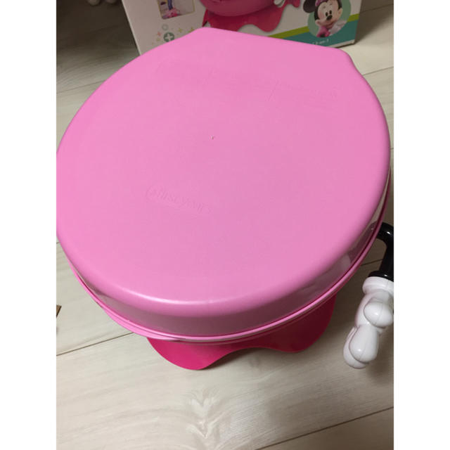 Disney(ディズニー)のディズニー ミニーちゃん おまる キッズ/ベビー/マタニティのおむつ/トイレ用品(ベビーおまる)の商品写真