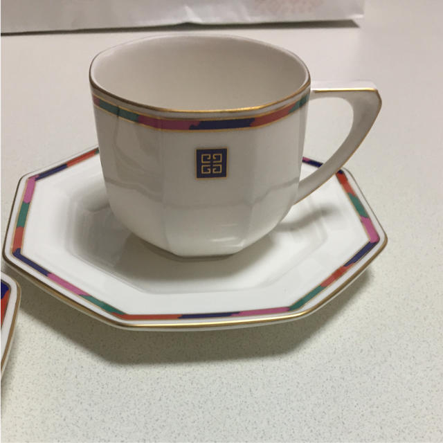 GIVENCHY(ジバンシィ)のお洒落なジバンシーのコーヒーペアカップ インテリア/住まい/日用品のキッチン/食器(グラス/カップ)の商品写真
