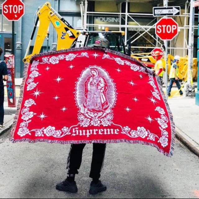 Supreme(シュプリーム)のsupreme virgin mary blanket ブランケット 赤 メンズのファッション小物(その他)の商品写真