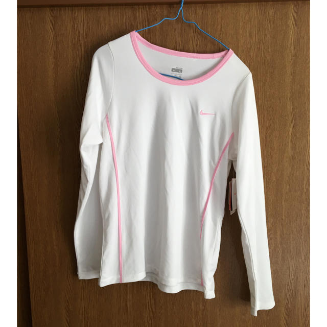 NIKE(ナイキ)のNIKE トップス レディースのトップス(Tシャツ(長袖/七分))の商品写真