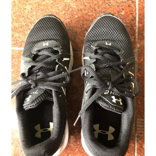 アンダーアーマー(UNDER ARMOUR)のスニーカー(スニーカー)