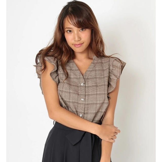 CECIL McBEE(セシルマクビー)の新品タグ付き★cecil mcbee袖フリルチェックノースリ レディースのトップス(シャツ/ブラウス(半袖/袖なし))の商品写真