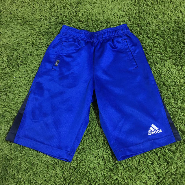 adidas(アディダス)のアディダス ジャージ ハーフパンツ 120 キッズ/ベビー/マタニティのキッズ服男の子用(90cm~)(パンツ/スパッツ)の商品写真