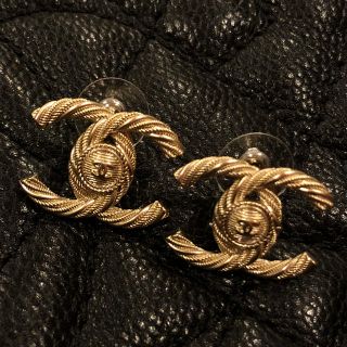 シャネル(CHANEL)の刻印あり CHANEL マット ゴールド シルバー 中間色 ピアス(ピアス)