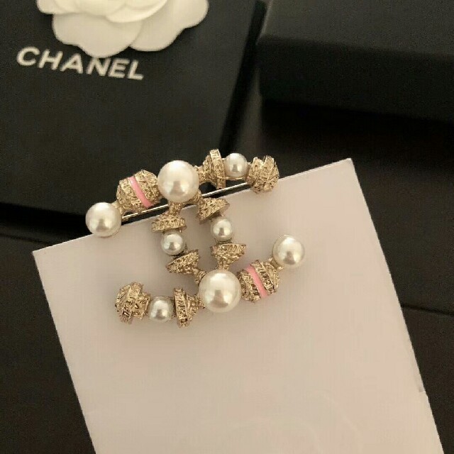 CHANEL(シャネル)のブローチ/コサージュCHANEL レディースのアクセサリー(ブローチ/コサージュ)の商品写真