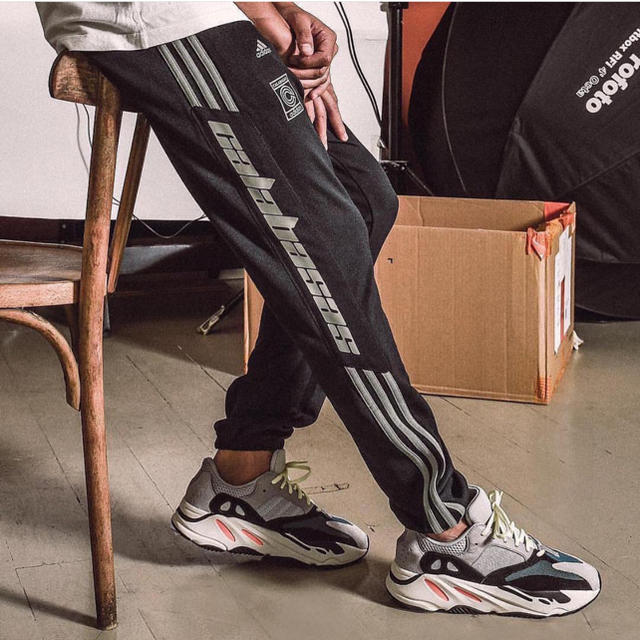 adidas(アディダス)のcalabasas track pants メンズのパンツ(その他)の商品写真