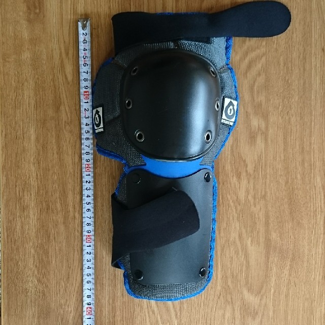 オフロードバイク プロテクター 膝用 自動車/バイクのバイク(モトクロス用品)の商品写真
