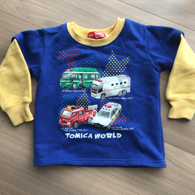 Takara Tomy(タカラトミー)のトミカ トレーナー 100サイズ キッズ/ベビー/マタニティのキッズ服男の子用(90cm~)(Tシャツ/カットソー)の商品写真