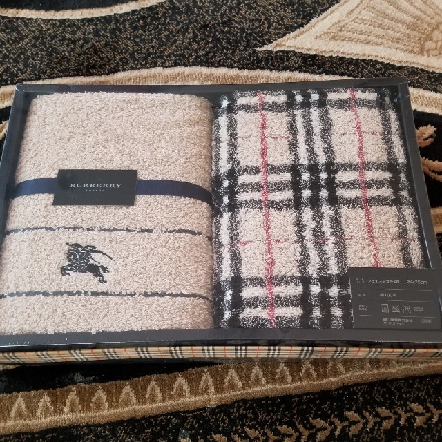 BURBERRY(バーバリー)のBURBERRY　バーバリー　フェイスタオル　セット インテリア/住まい/日用品の日用品/生活雑貨/旅行(タオル/バス用品)の商品写真