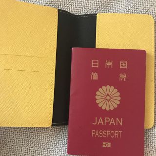 新品 レザー パスポート ケース イエロー(旅行用品)