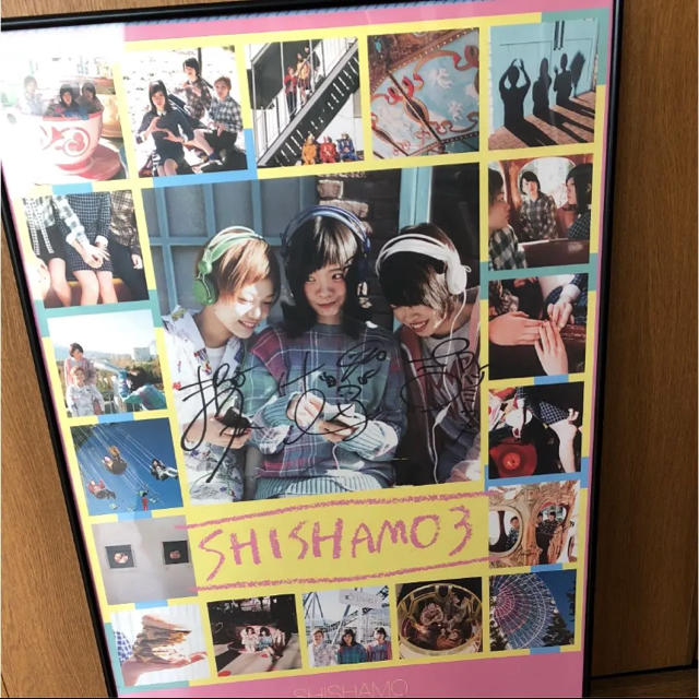 SHISHAMO サイン入りポスター エンタメ/ホビーのタレントグッズ(ミュージシャン)の商品写真