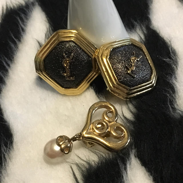 Yves Saint Laurent Beaute(イヴサンローランボーテ)の★ ☆ YSL イヤリング / GIVENCHYおまけ付き ☆★ レディースのアクセサリー(イヤリング)の商品写真