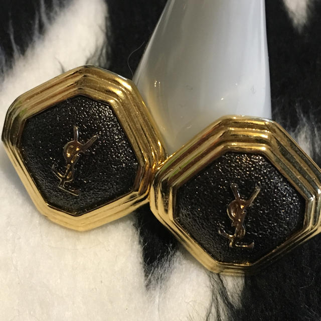 Yves Saint Laurent Beaute(イヴサンローランボーテ)の★ ☆ YSL イヤリング / GIVENCHYおまけ付き ☆★ レディースのアクセサリー(イヤリング)の商品写真