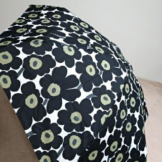 マリメッコ(marimekko)のマリメッコ 花柄折りたたみ傘(傘)