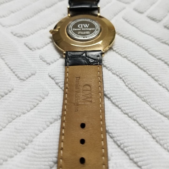 Daniel Wellington(ダニエルウェリントン)のdaniel wellington 腕時計　ダニエル・ウェリントン　　型押し メンズの時計(腕時計(アナログ))の商品写真