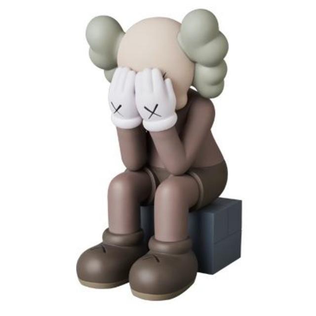 いただきあ MEDICOM TOY - 送料無料 KAWS PASSING THROUGH BROWNの ゆうパック