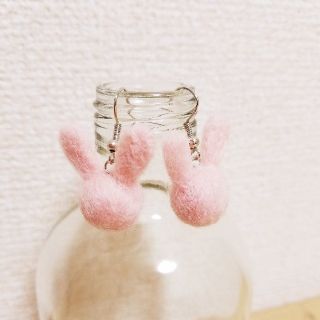 ハンドメイド　羊毛フェルト　ピアス　うさぎ　ピンク(ピアス)