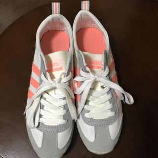 アディダス(adidas)のadidasスニーカー(スニーカー)