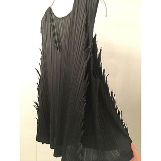 プリーツプリーズイッセイミヤケ(PLEATS PLEASE ISSEY MIYAKE)の黒 ドラゴン ノースリーブ プリーツプリーズ イッセイ トップス コート ワンピ(カットソー(半袖/袖なし))