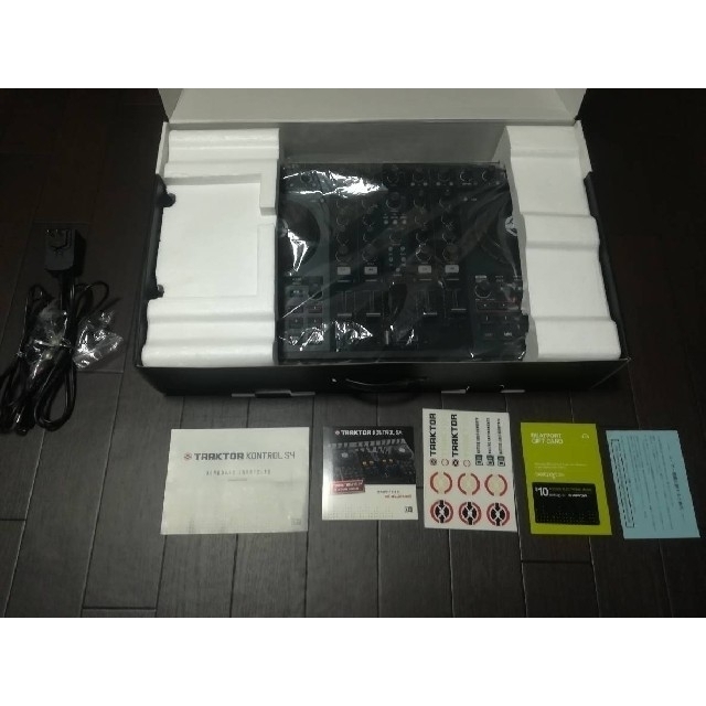 TRAKTOR Kontrol S4 楽器のDJ機器(DJコントローラー)の商品写真