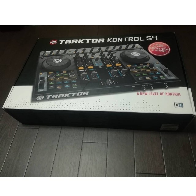 TRAKTOR Kontrol S4 楽器のDJ機器(DJコントローラー)の商品写真