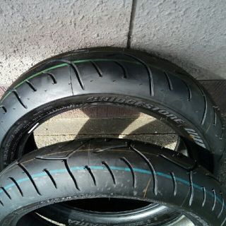 ブリヂストン(BRIDGESTONE)のバトラクス　T30 160/60ZR17 120/70ZR17(パーツ)