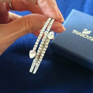 スワロフスキー(SWAROVSKI)のスワロフスキー バングル(ブレスレット/バングル)