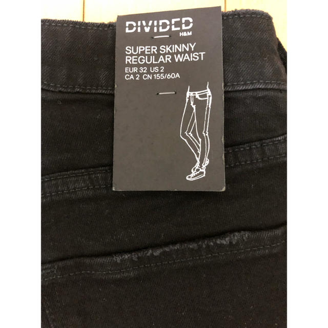 H&M(エイチアンドエム)の新品タグ付き H&M divided ウィメンズ 黒デニム パンツ クラッシュ レディースのパンツ(デニム/ジーンズ)の商品写真