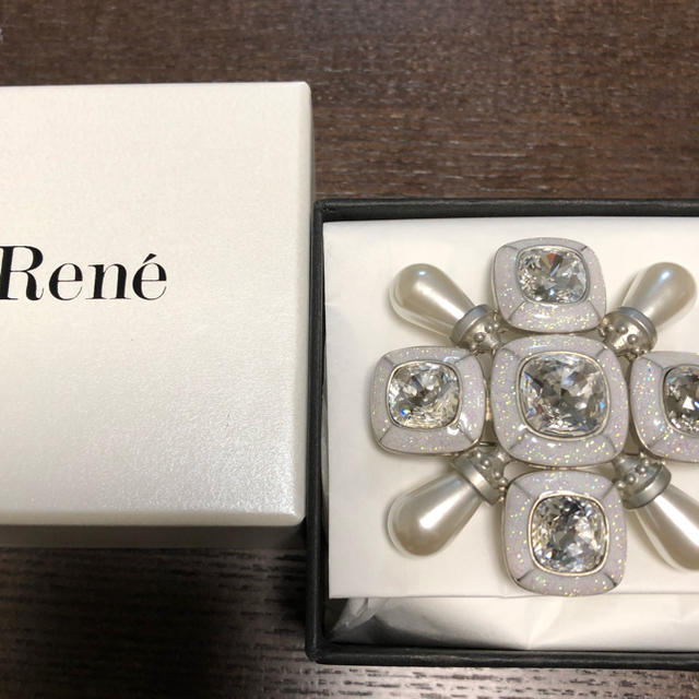 René(ルネ)のルネ ブローチ レディースのアクセサリー(ブローチ/コサージュ)の商品写真