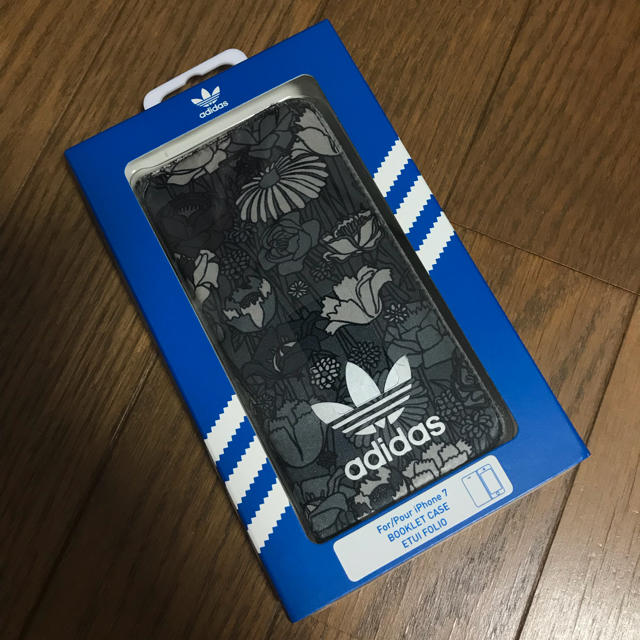 adidas(アディダス)のadidas iPhone ケース 使用感あり スマホ/家電/カメラのスマホアクセサリー(iPhoneケース)の商品写真