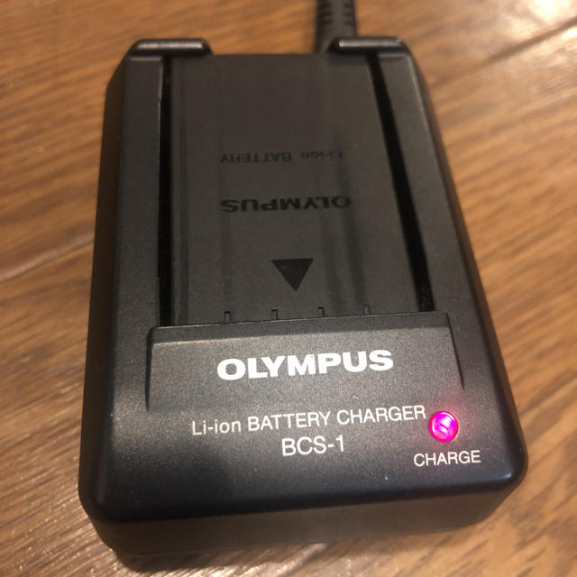 OLYMPUS(オリンパス)のOLYMPUSリチウムイオン充電器 バッテリー スマホ/家電/カメラのカメラ(その他)の商品写真