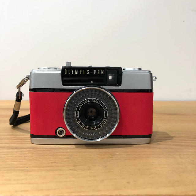 OLYMPUS(オリンパス)の【整備済・完動品】 OLYMPUS PEN EE-3 赤色 スマホ/家電/カメラのカメラ(フィルムカメラ)の商品写真