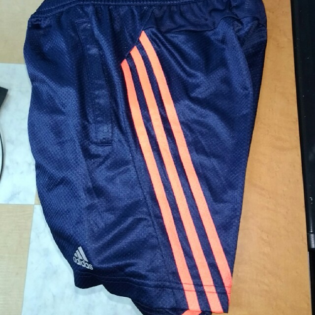 adidas(アディダス)のAdidasハーフパンツｓｉｚｅ140 キッズ/ベビー/マタニティのキッズ服男の子用(90cm~)(パンツ/スパッツ)の商品写真