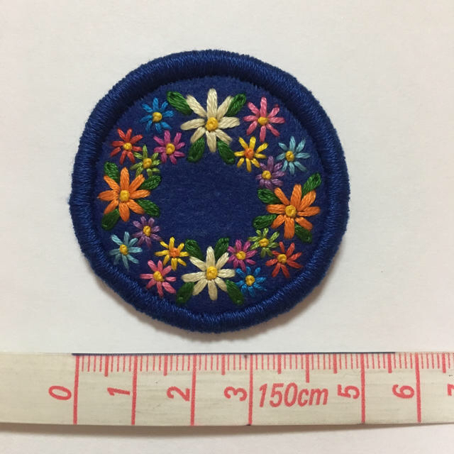 141.お花の刺繍ブローチ✴︎受注製作 ハンドメイドのアクセサリー(コサージュ/ブローチ)の商品写真