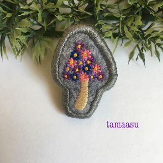 147.おはなきのこの刺繍ブローチ✴︎受注製作(コサージュ/ブローチ)