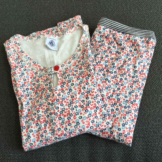 PETIT BATEAU(プチバトー)のPETIT BATEAU プチバトー パジャマ 6ans 120 キッズ/ベビー/マタニティのキッズ服女の子用(90cm~)(パジャマ)の商品写真