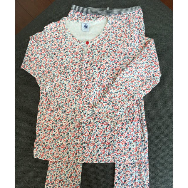 PETIT BATEAU(プチバトー)のPETIT BATEAU プチバトー パジャマ 6ans 120 キッズ/ベビー/マタニティのキッズ服女の子用(90cm~)(パジャマ)の商品写真