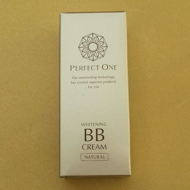 PERFECT ONE(パーフェクトワン)の【美白】新品未開封★パーフェクトワンBBクリーム(ファンデ)ナチュラル ２５g コスメ/美容のベースメイク/化粧品(BBクリーム)の商品写真