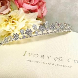 ヴェラウォン(Vera Wang)のIvory&coのティアラ「Belle」新品(10/31まで値下げ)(ヘッドドレス/ドレス)