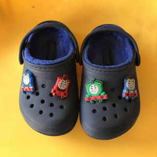 クロックス(crocs)の冬用 クロックス 機関車トーマスジビッツ付き！８サイズ(その他)