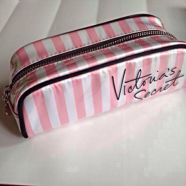 Victoria's Secret(ヴィクトリアズシークレット)のＮatsu様専用 ヴィクトリア ポーチ レディースのファッション小物(ポーチ)の商品写真