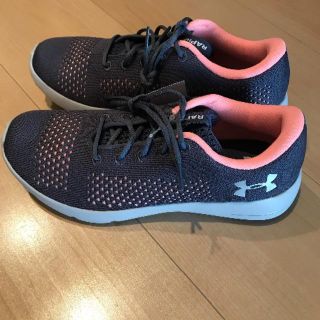 アンダーアーマー(UNDER ARMOUR)のスニーカー(スニーカー)