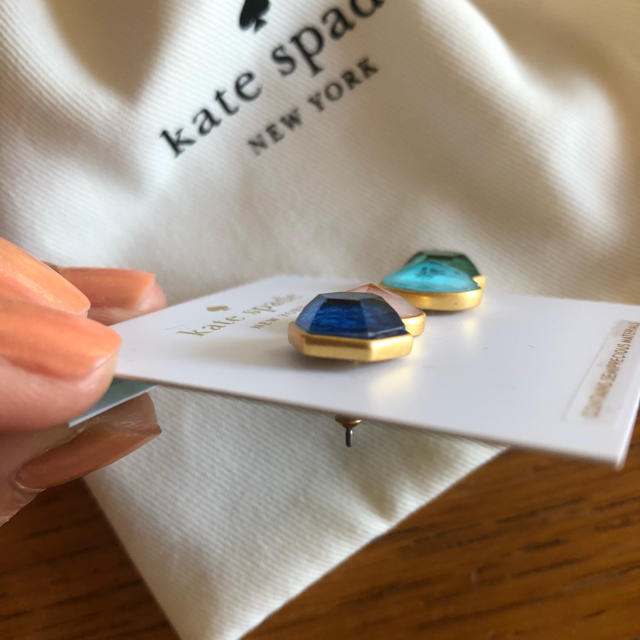 kate spade new york(ケイトスペードニューヨーク)のKONYCLOSET様専用 kate spade 新品 ピアス ストーン 青 レディースのアクセサリー(ピアス)の商品写真