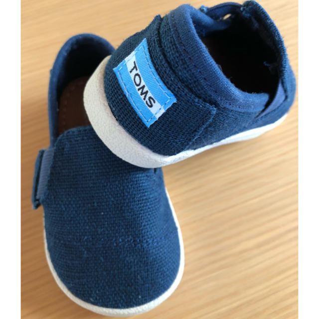 TOMS(トムズ)のTOMS  T4 (11センチ) キッズ/ベビー/マタニティのベビー靴/シューズ(~14cm)(スリッポン)の商品写真