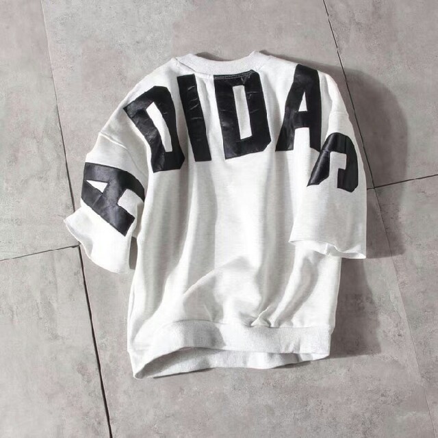 adidas(アディダス)のadidas 新品　アディダス オリジナルス　ｔシャツ　カットソー　ユニセックス レディースのトップス(Tシャツ(半袖/袖なし))の商品写真