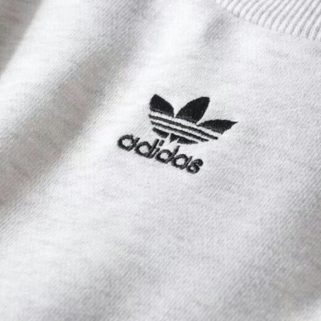 adidas(アディダス)のadidas 新品　アディダス オリジナルス　ｔシャツ　カットソー　ユニセックス レディースのトップス(Tシャツ(半袖/袖なし))の商品写真