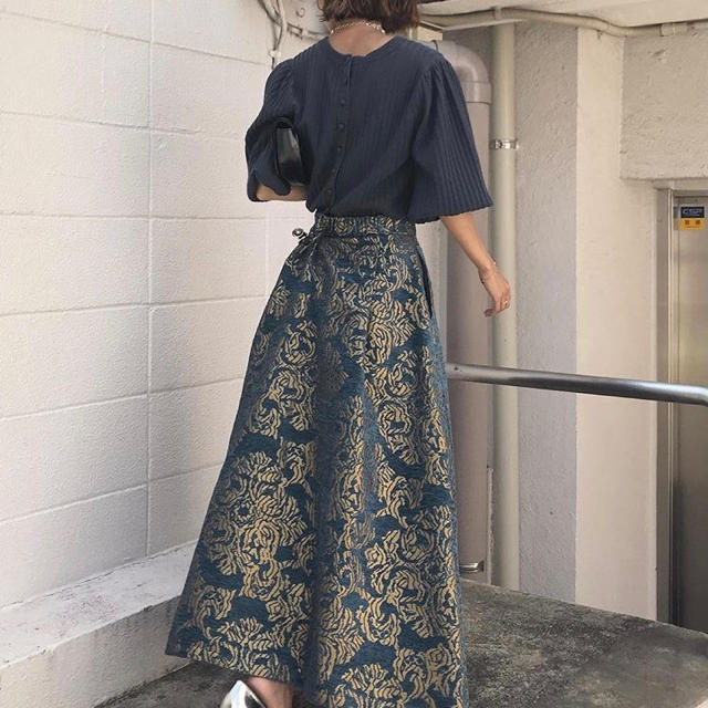 Ameri VINTAGE(アメリヴィンテージ)のDAMASK DIMENSIONAL SKIRT レディースのスカート(ロングスカート)の商品写真