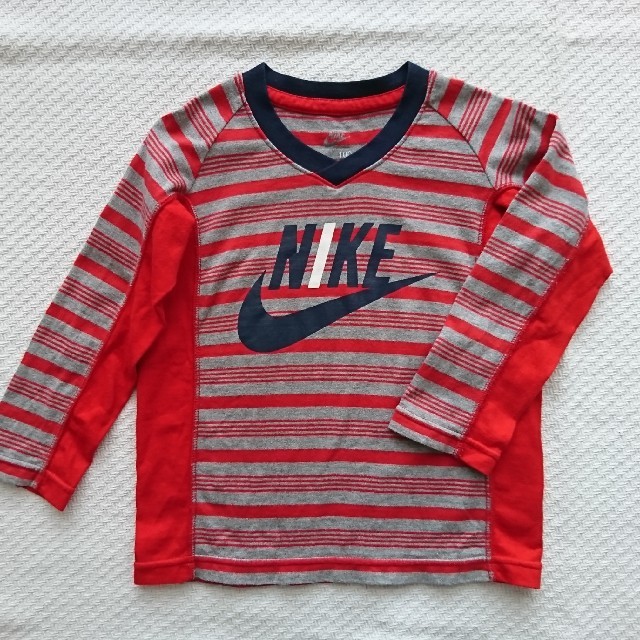 NIKE(ナイキ)のNIKE 長袖Tシャツ(レッド) 男児 キッズ/ベビー/マタニティのキッズ服男の子用(90cm~)(Tシャツ/カットソー)の商品写真